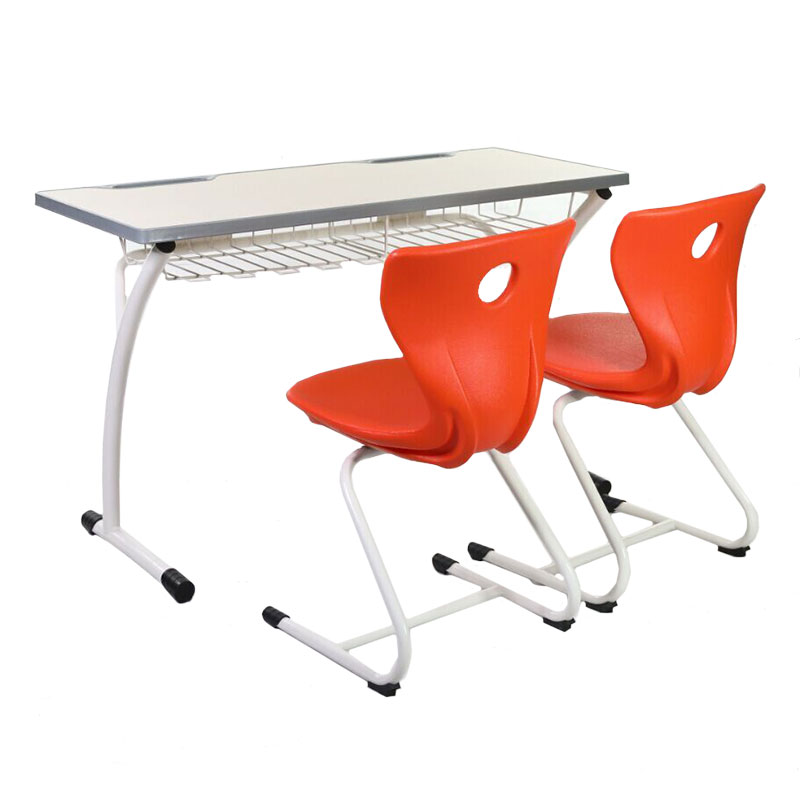 Mobilier pentru sistemul educațional compus din masă dublă și scaune roșii